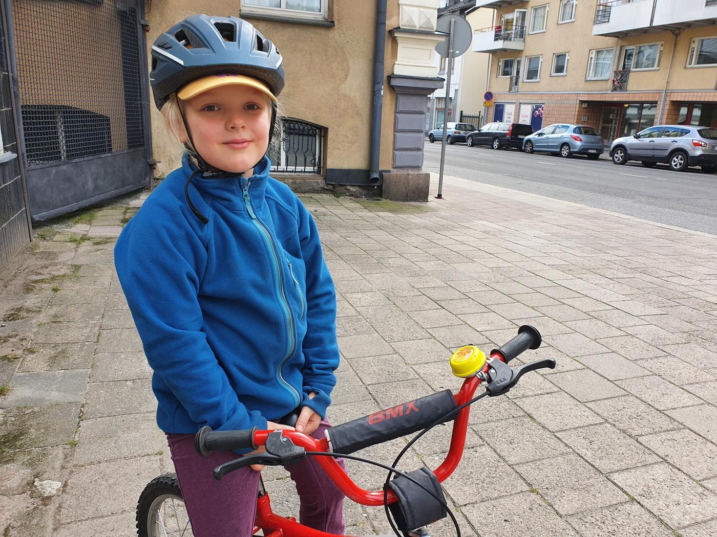 pojke på cykel