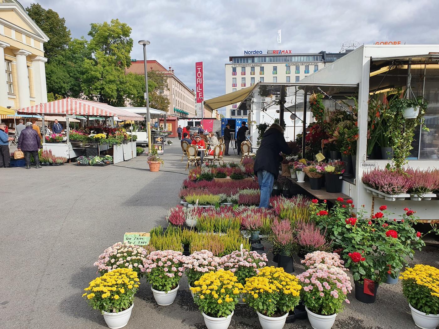 blommor på torget i Åbo