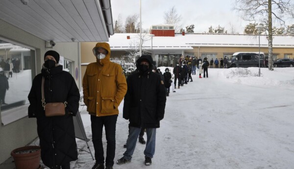 kö utomhus vid vårdmottagning