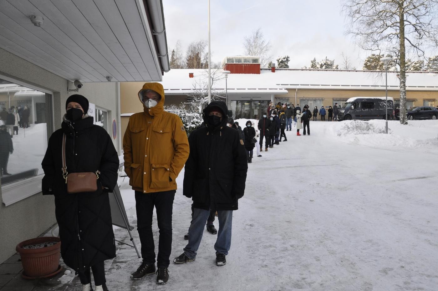 kö utomhus vid vårdmottagning