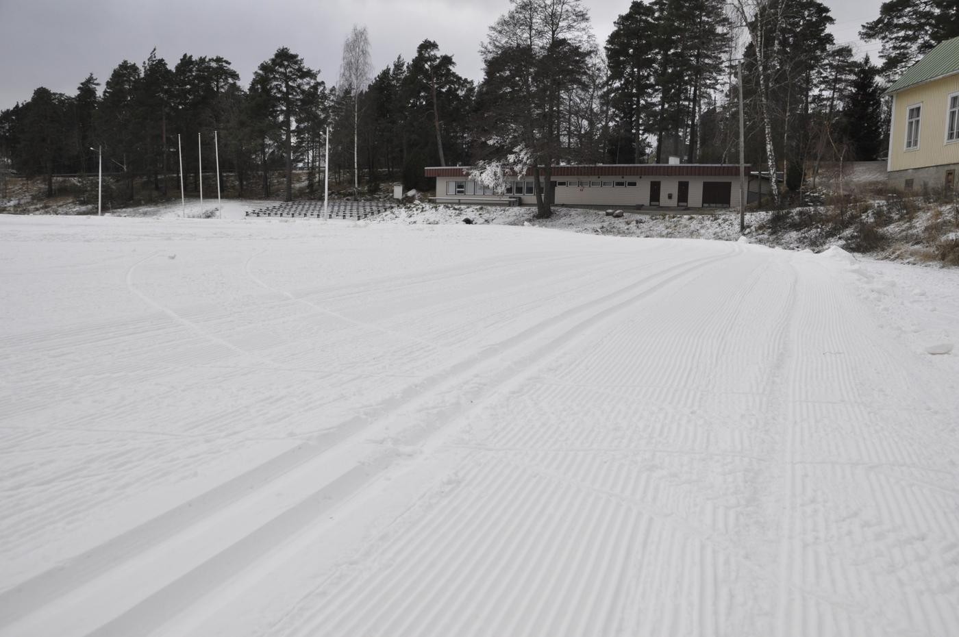 skidspår på idrottsplan