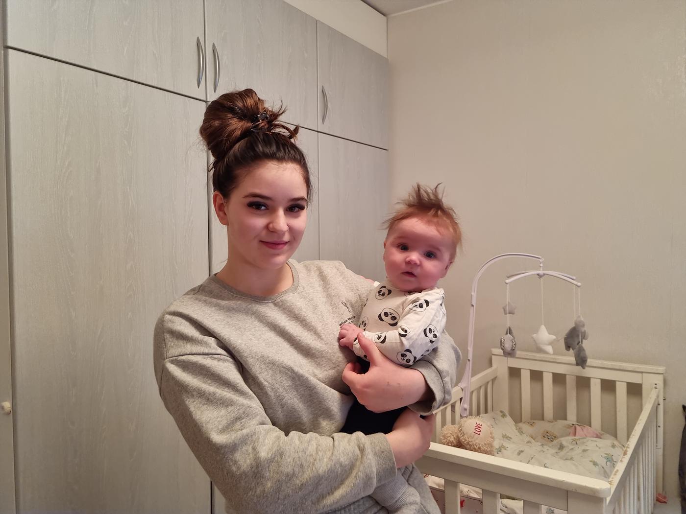 mamma och en bebis