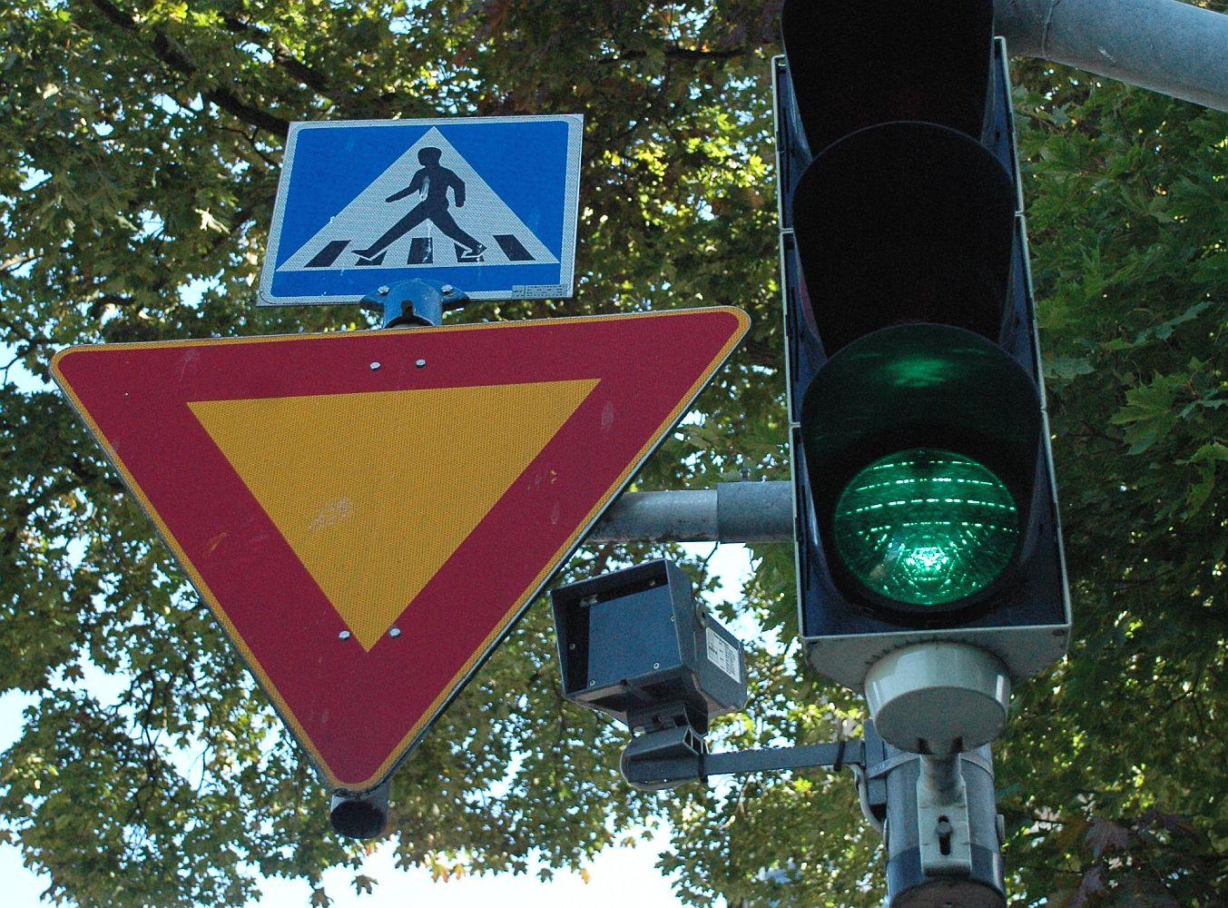 Trafikmärke och trafikljus