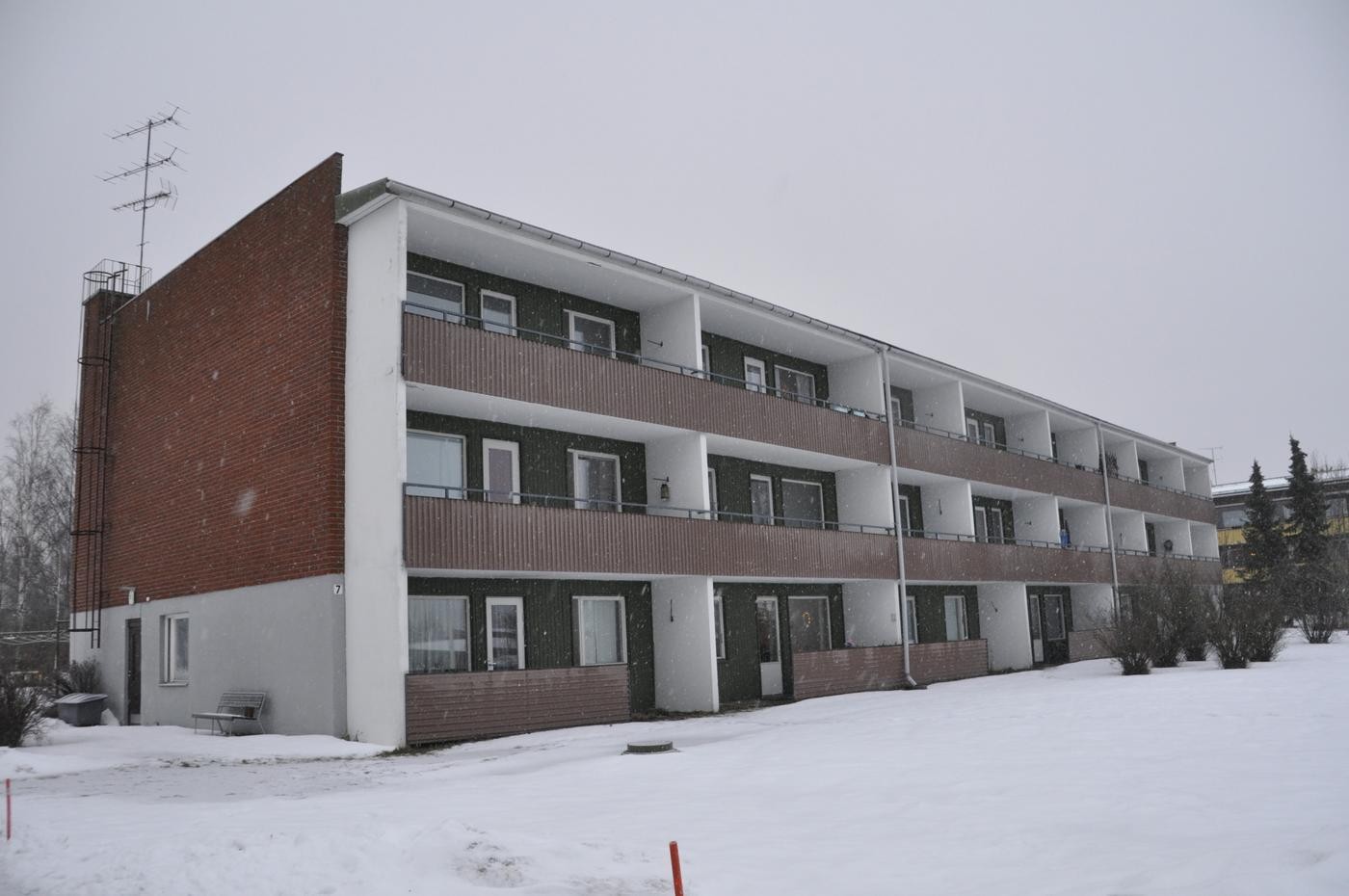 flervåningshus, vinter