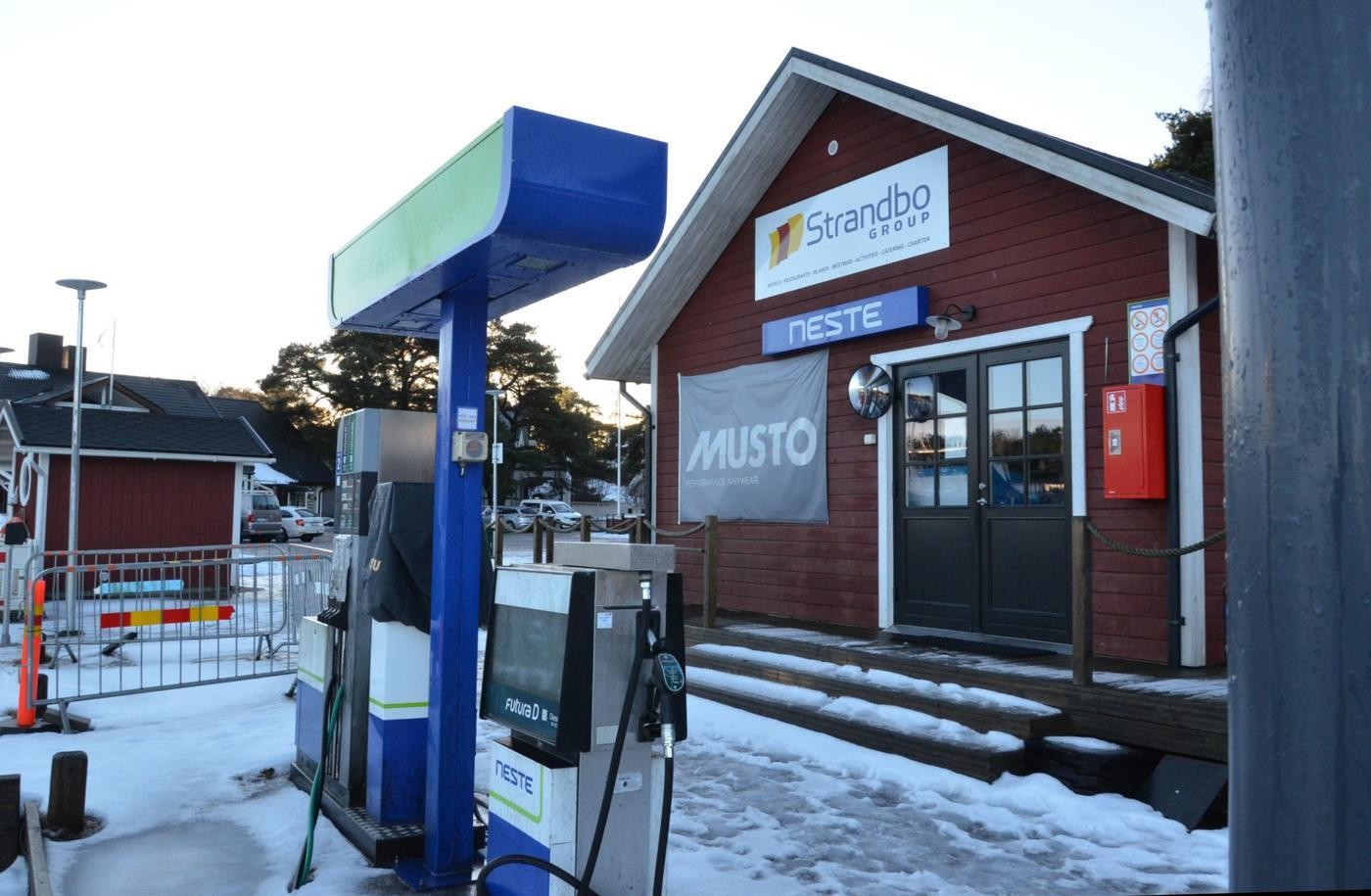 en bränslepump vid en hamn
