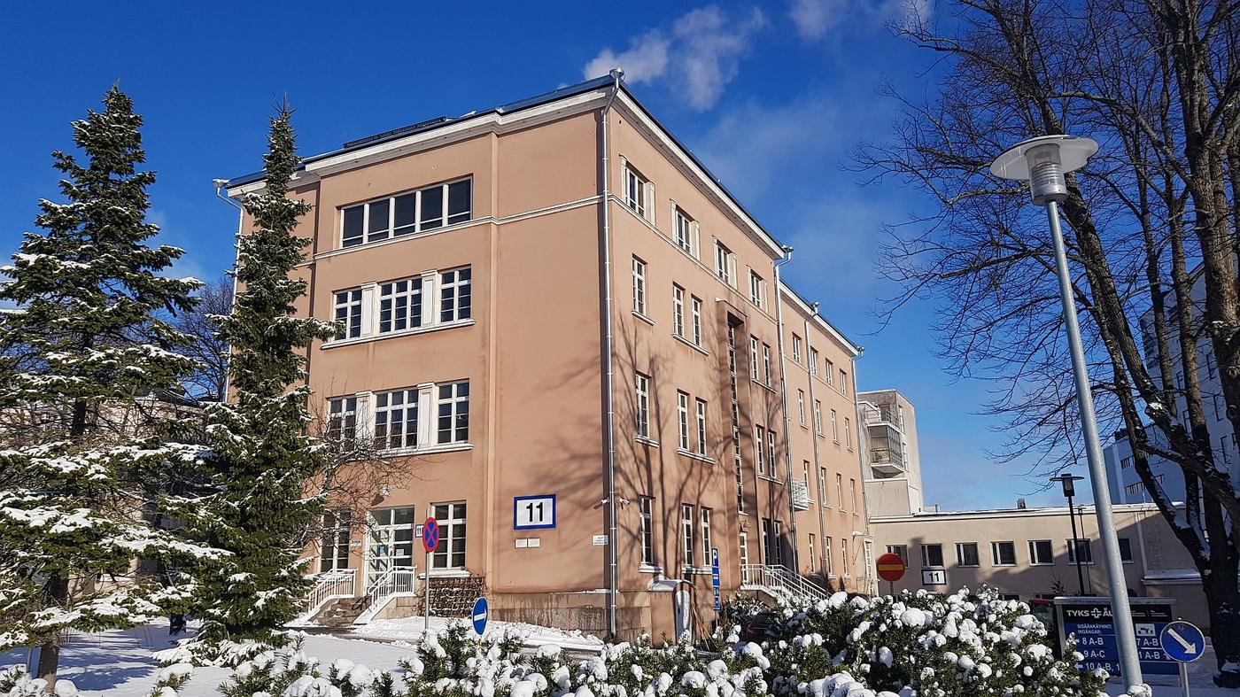 Gammal sjukhusbyggnad i sten