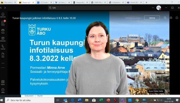 kvinna i grå tröja på webbmöte
