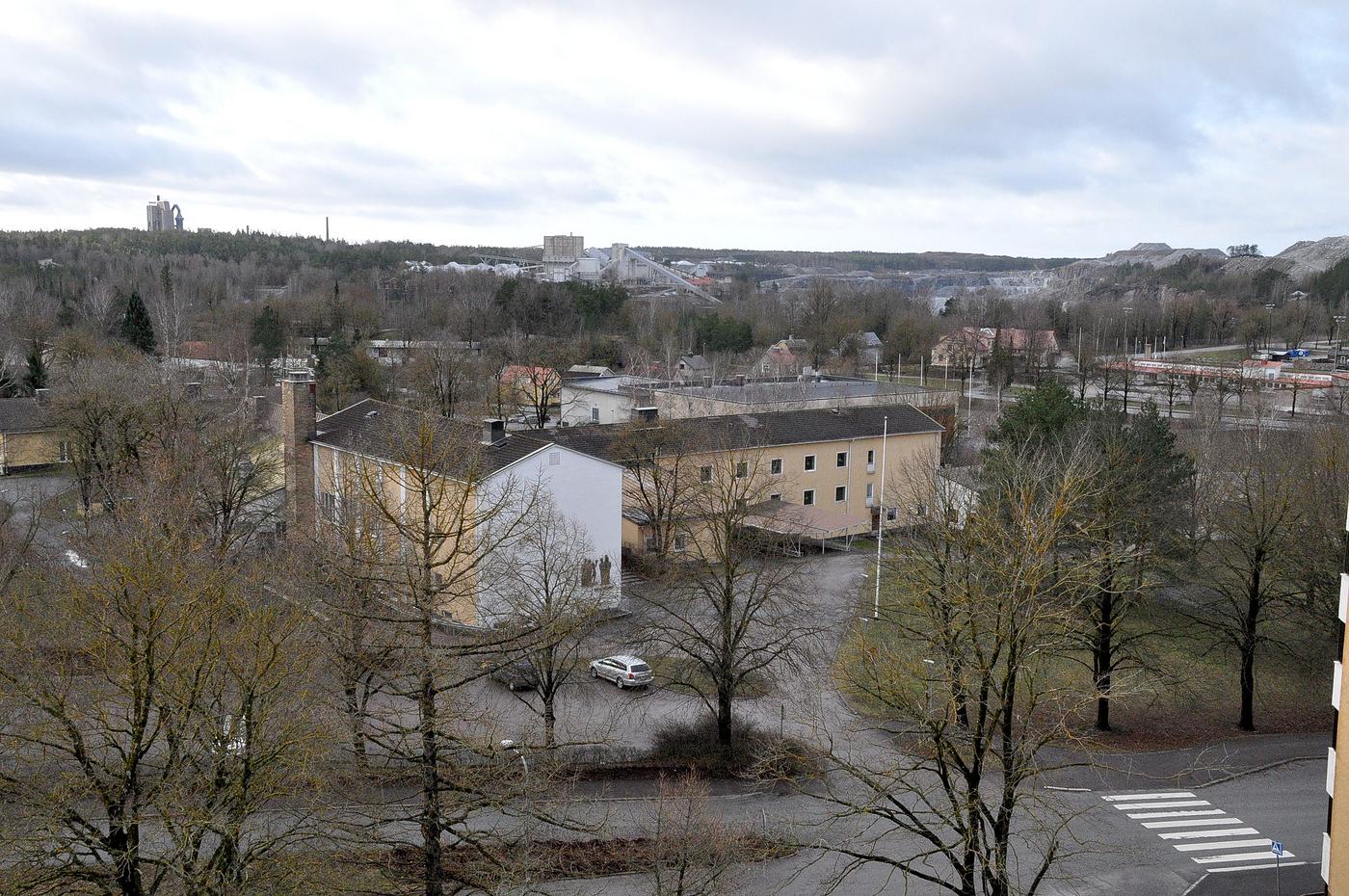 en skolbyggnad fotad uppifrån