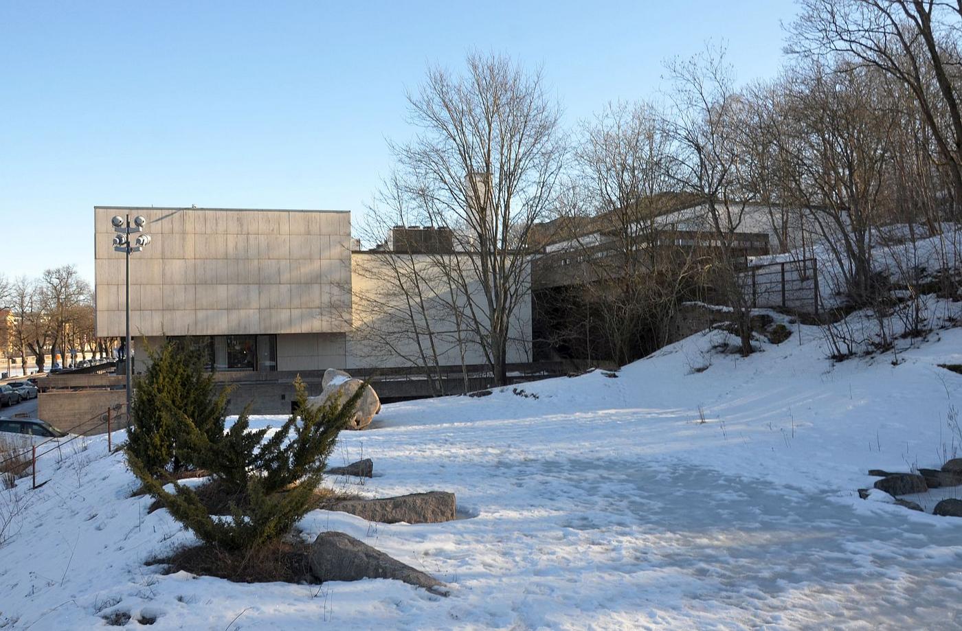 Kantig modern museibyggnad