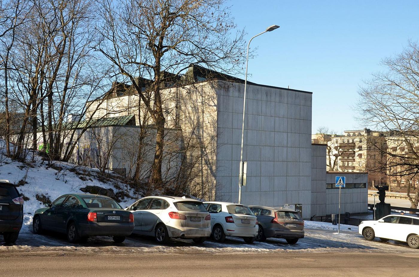Kantig modern museibyggnad
