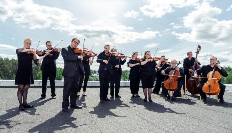 Orkester på 12 personer med cellon/violiner