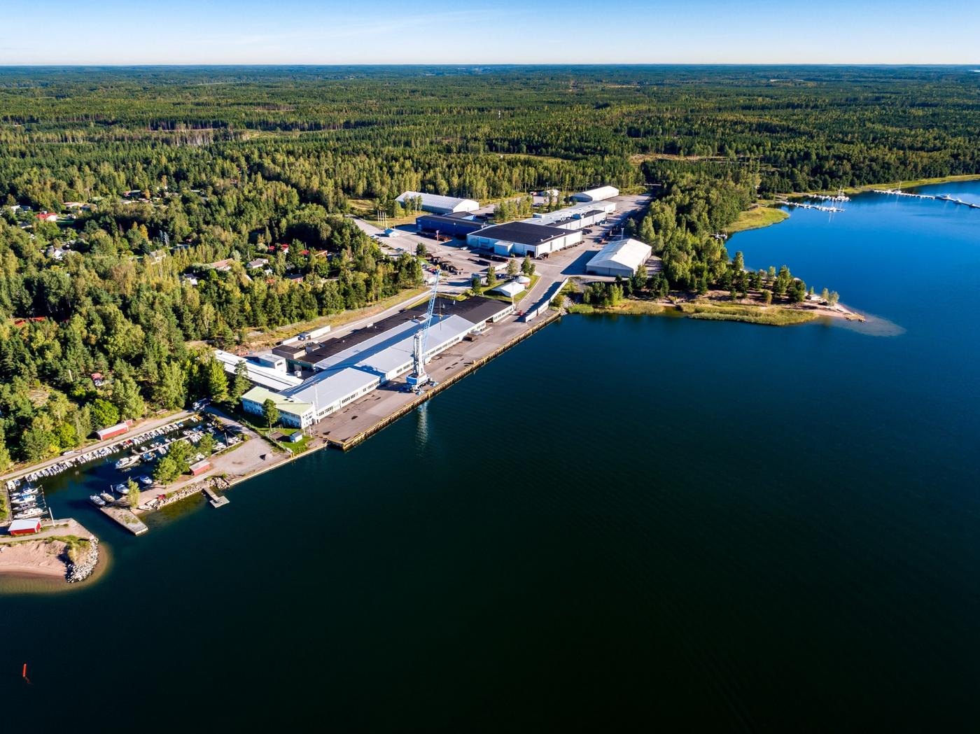 flygfoto av stort hamnområde