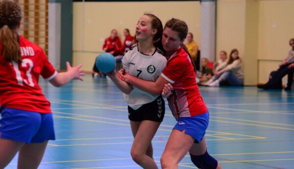 handbollsspelare i närkamp