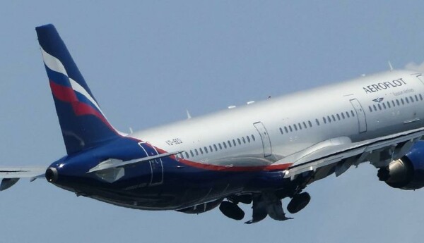 ett flygplan