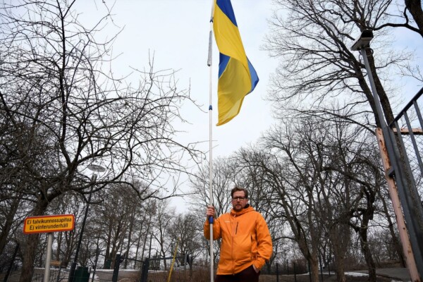 Man med flagga