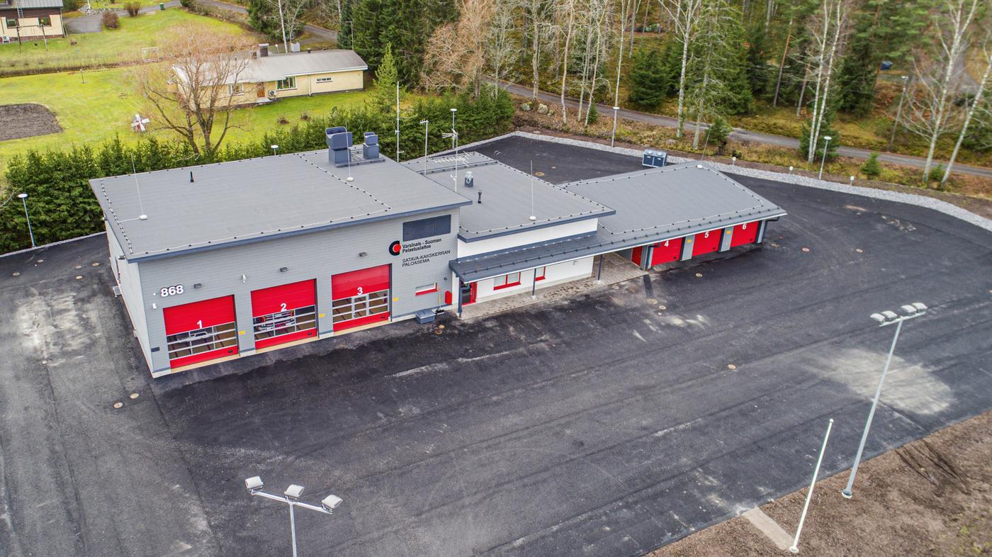 ett stort hus uppifrån