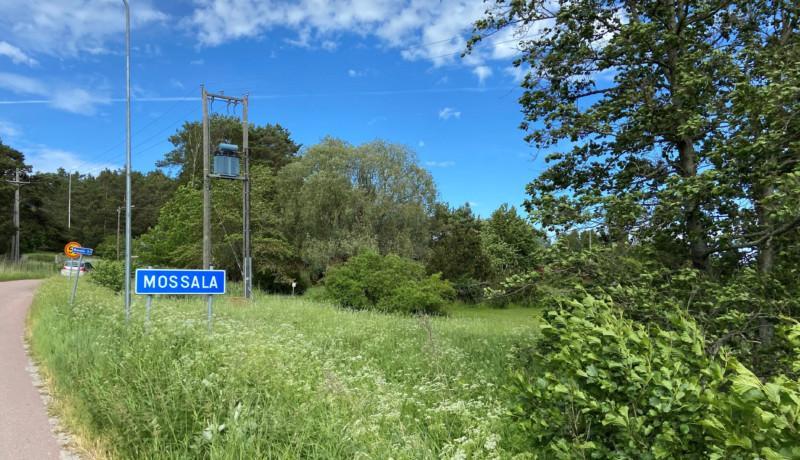 en vägskylt ute i skärgården