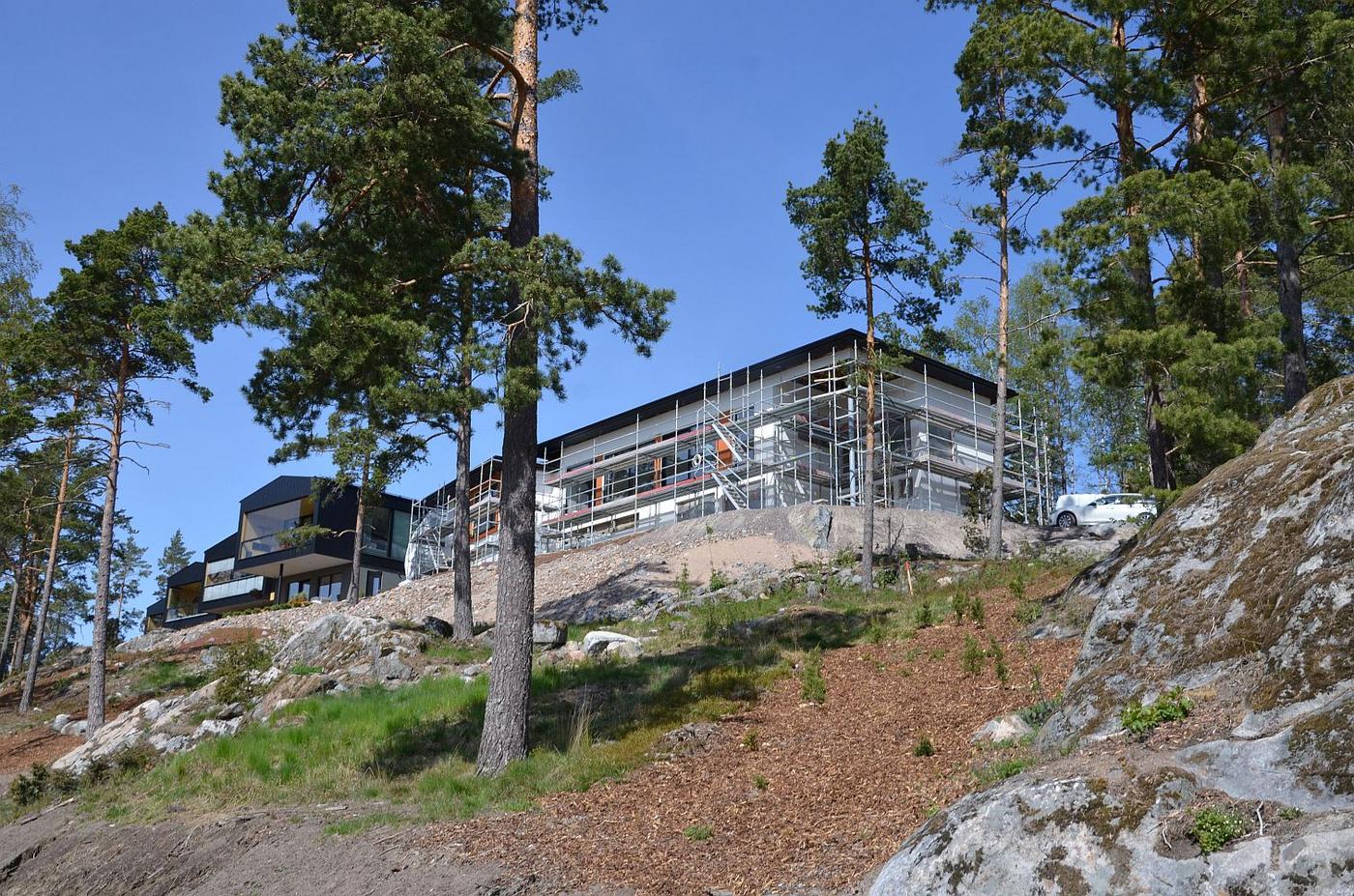 Husbygge högst uppe på ett berg