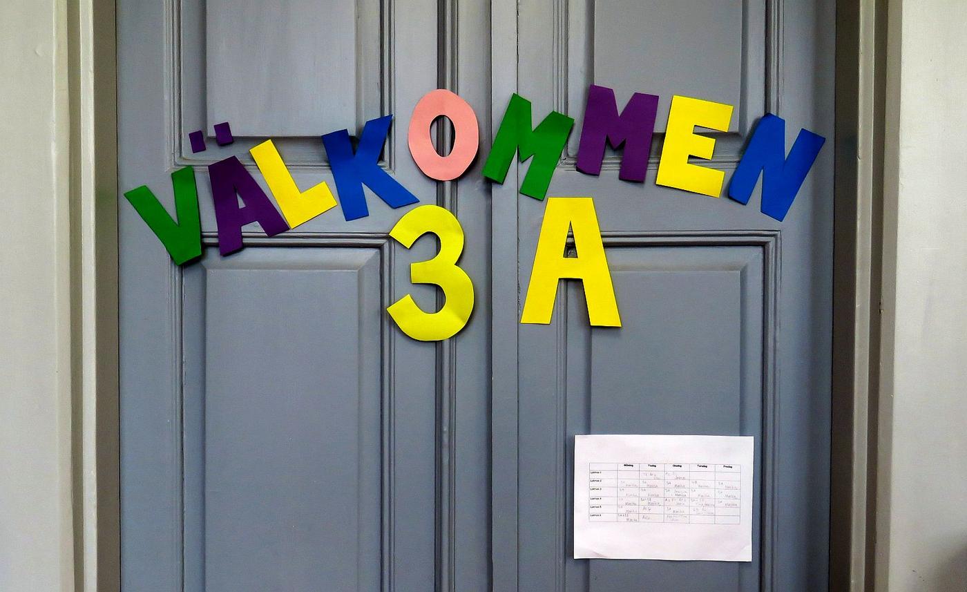 Dörr med texten välkommen