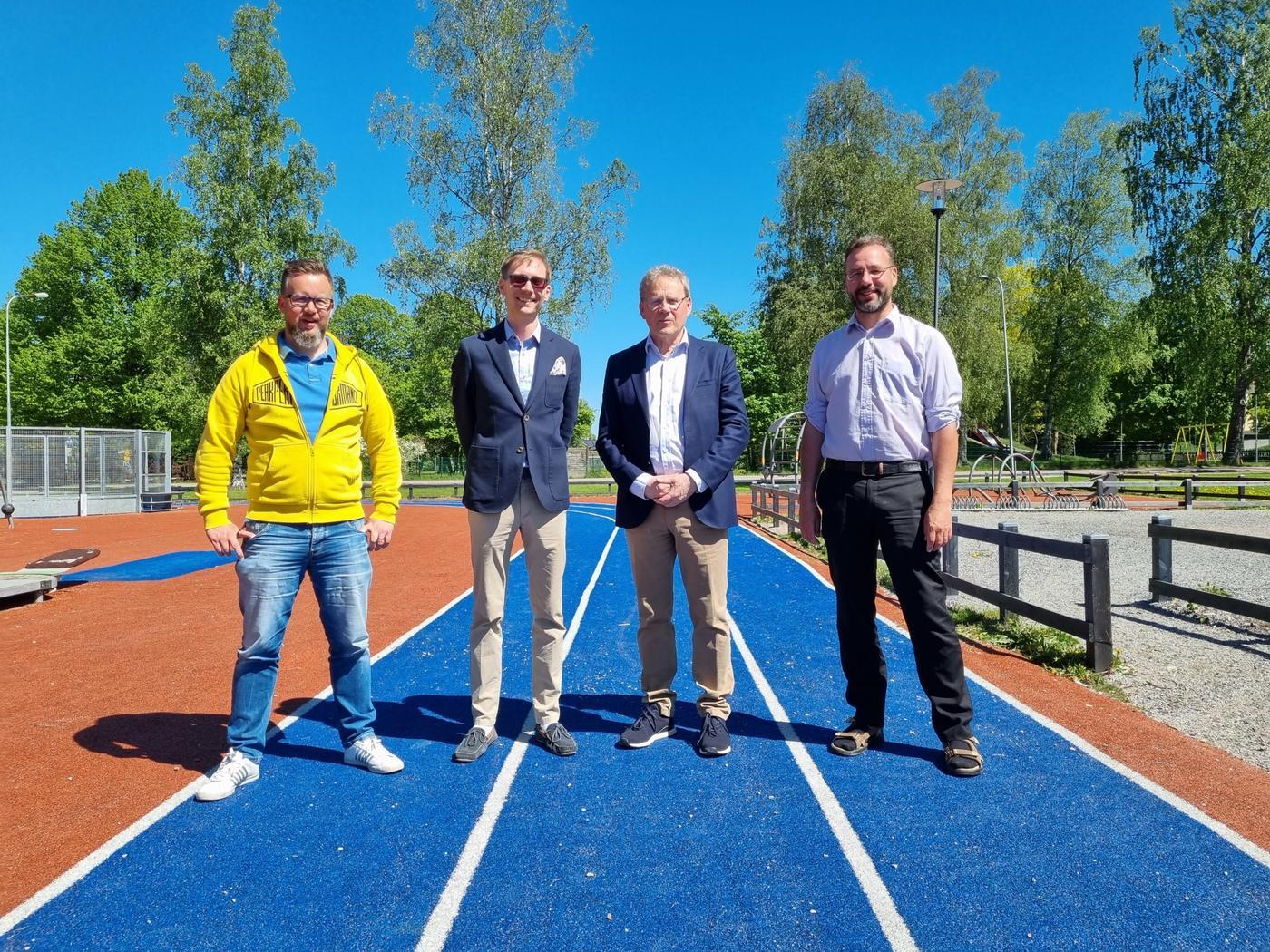 Albin Söderström, Esbjörn Hägerstedt, Stefan Mutanen och Sven_Eric Holmström på löpbana.