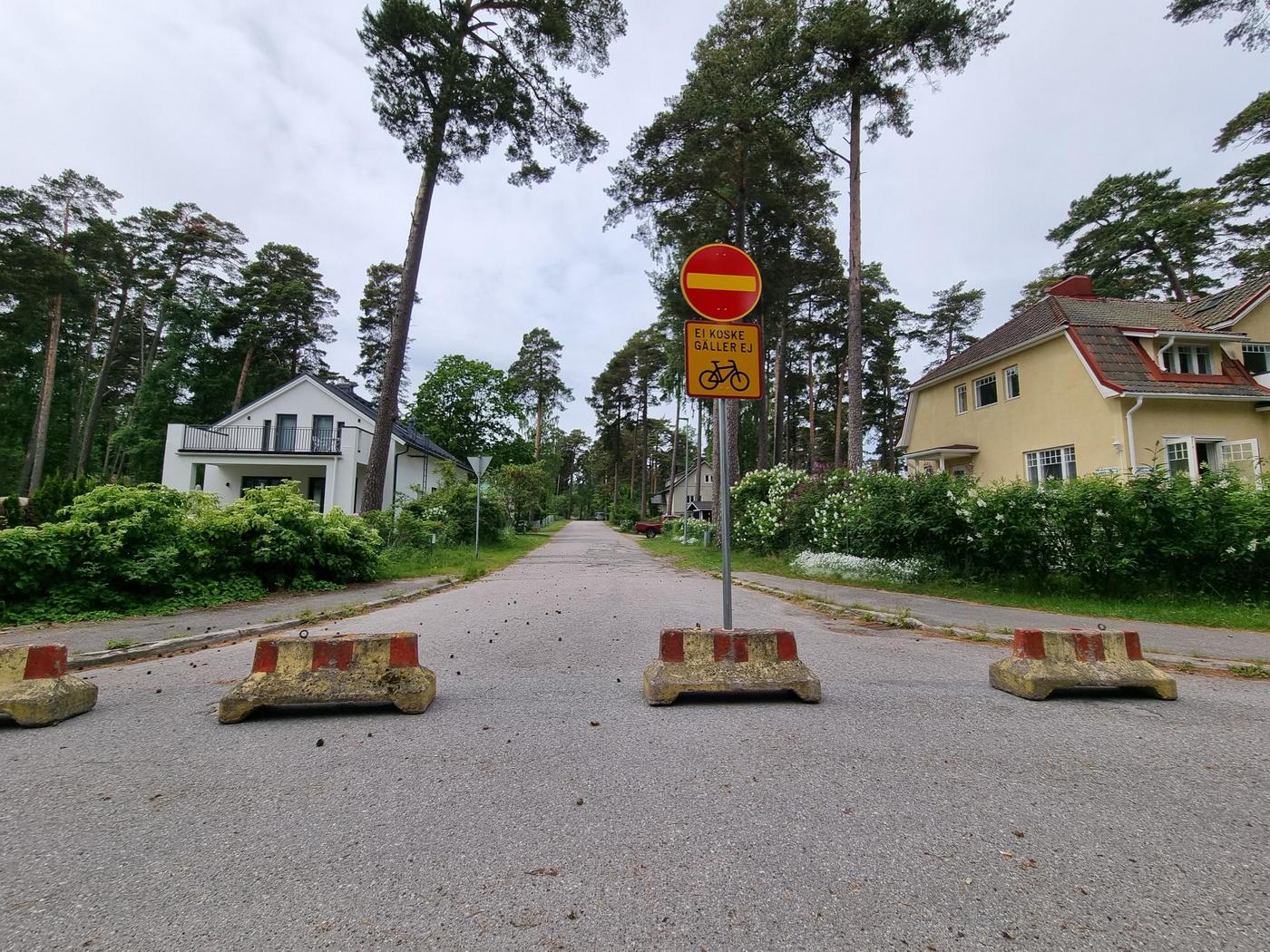 Månskensgränd är den enda anslutande gatan som är stängd från Appelgrensvägen.