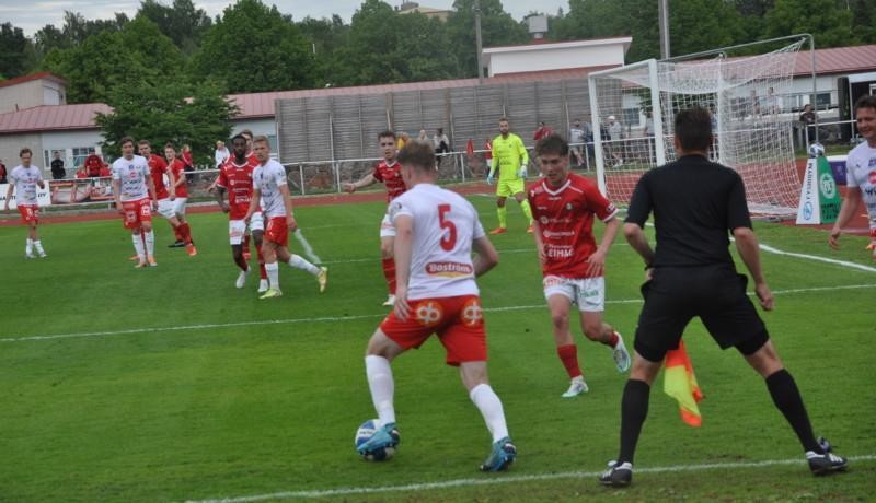 fotbollsspelare på planen