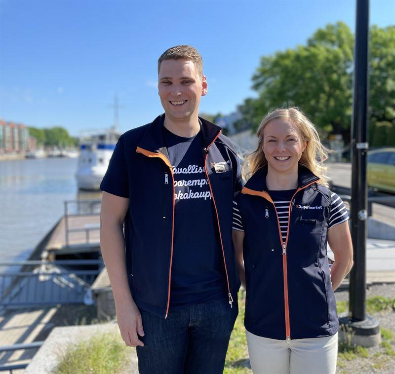 En man och en kvinna vid Aura å.