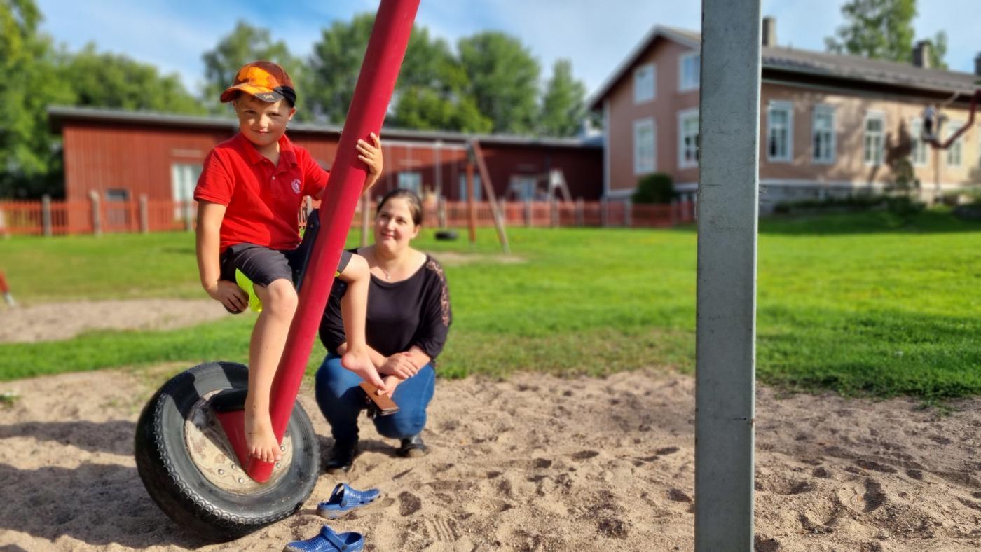 Isak och Linda Grönroos har erfarenhet av Bromarv skola, hon som en elev och han som förskolebarn.