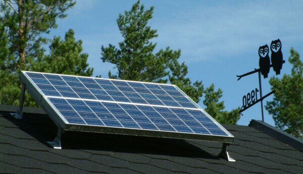 Solpanel på tak.