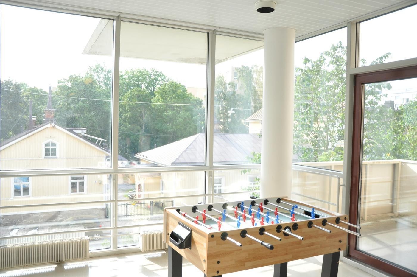 Stora fönster i skola