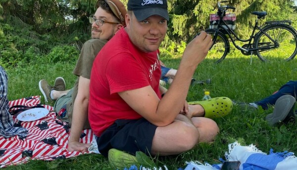 Daniel Holmström och Hans Henriksson på picknick