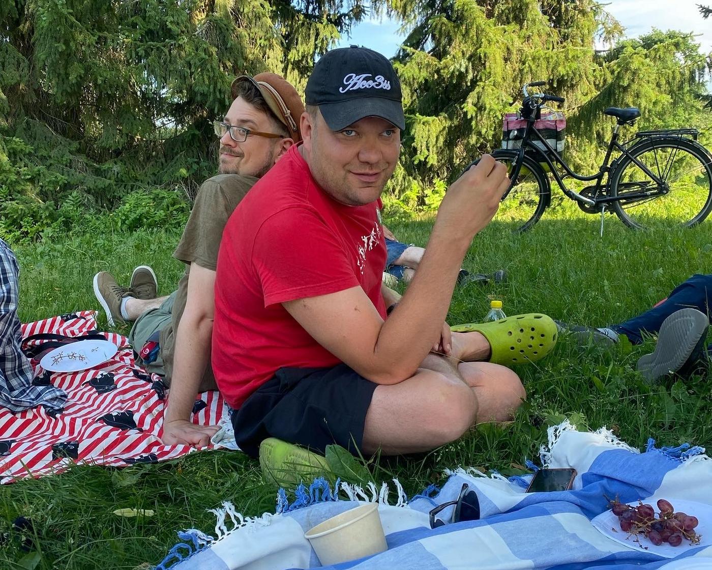 Daniel Holmström och Hans Henriksson på picknick