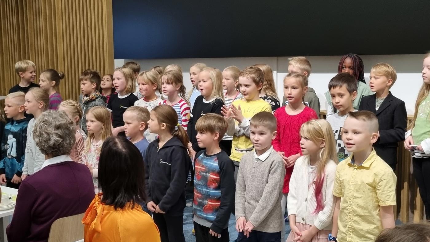 barnkör som sjunger