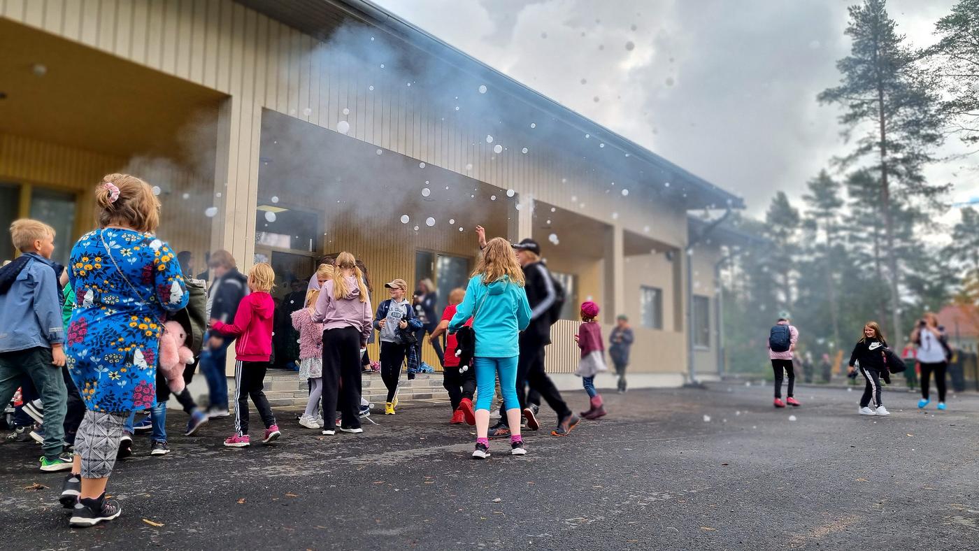 Såpbubblor vid Svartå skola