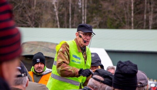 en man i väst