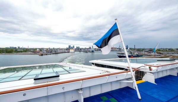 flagga och båt