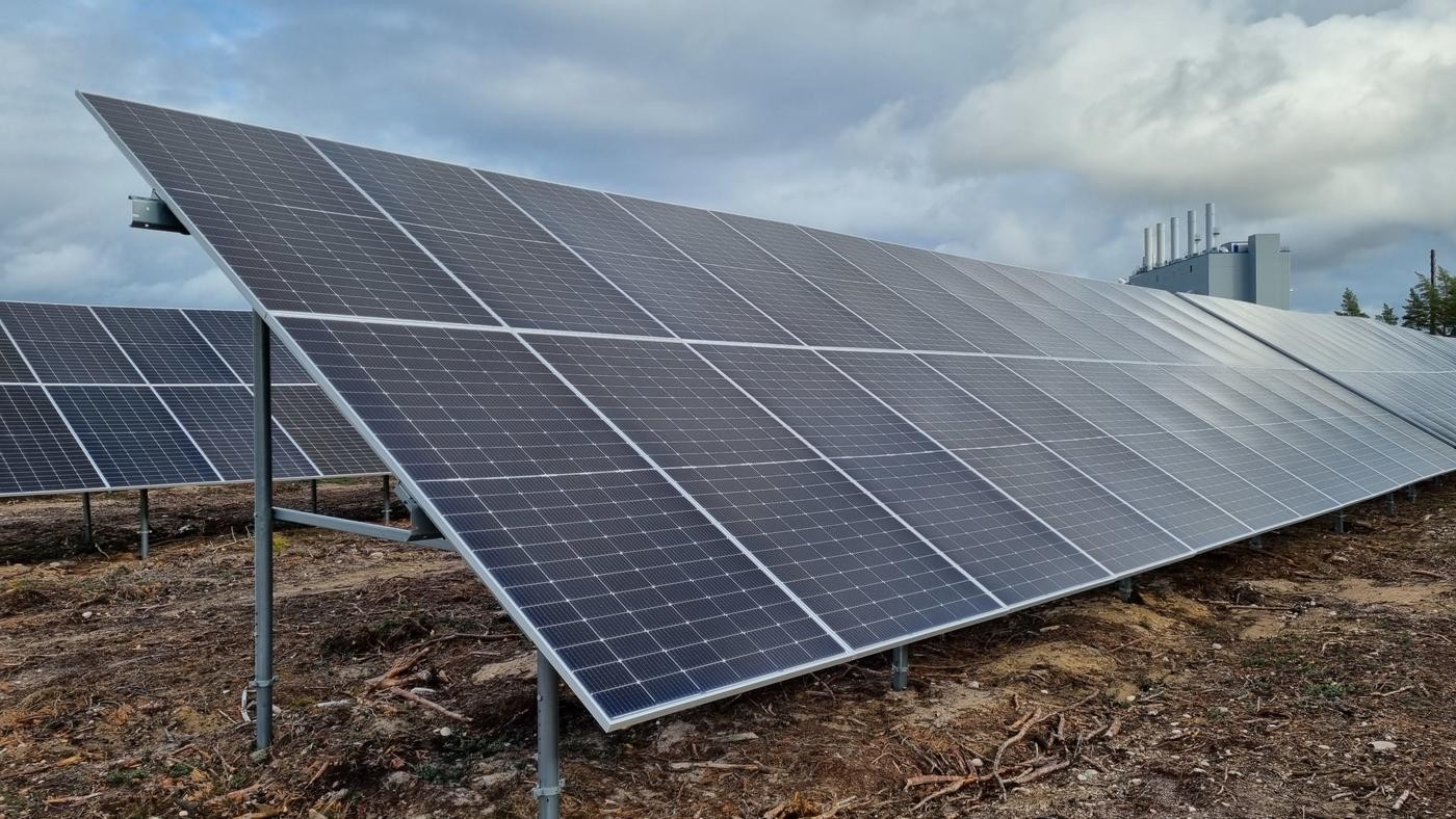 Läkemedelsfabriken Fermion har byggt ett eget solkraftverk i Hangö. Det området som staden låter reserveras för solkraft ligger alldeles intill.