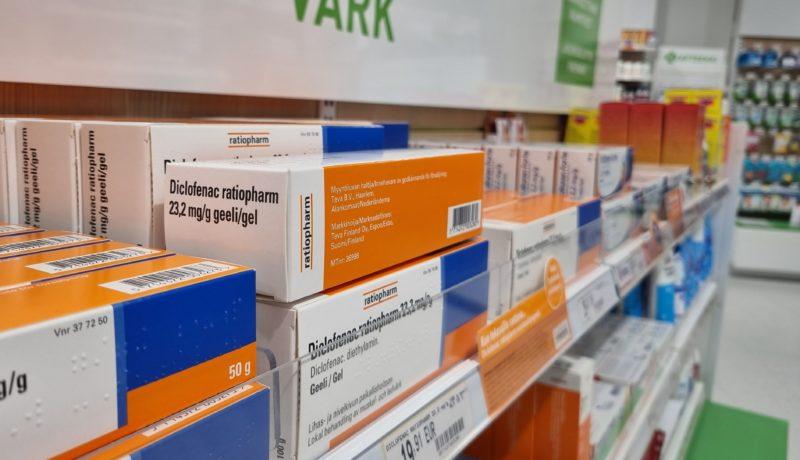 läkemedel i askar i hyllor