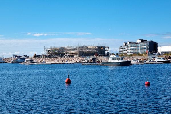 Regatta Resorts har byggt tre bryggor i Östra hamnen; de två raka närmast kameran och i somras en tredje U-formad längst till vänster