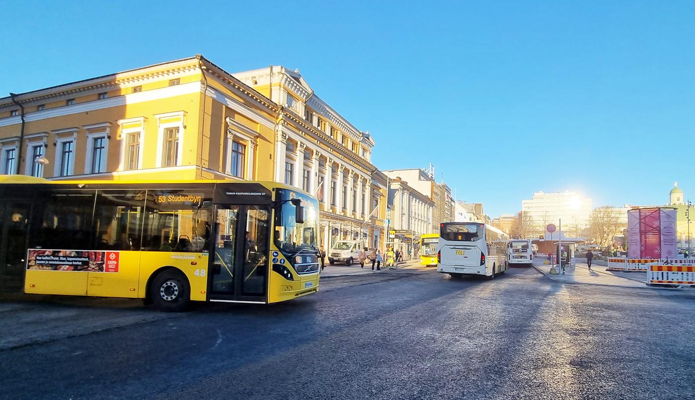 Bussar vid Salutorget