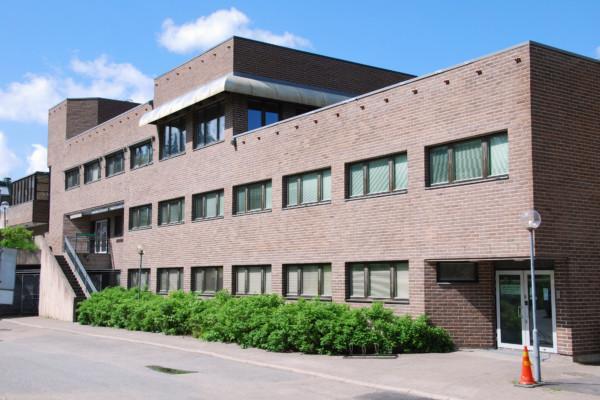 Stor tegelbyggnad