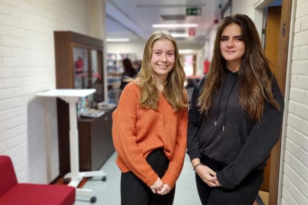 Emma Olander och Elin Lindholm i Ekenäs gymnasium.