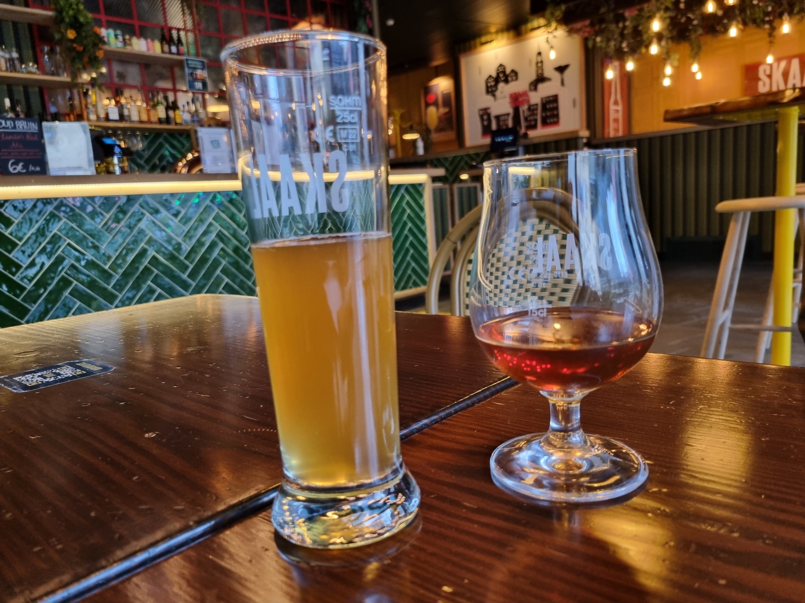 Två glas med öl