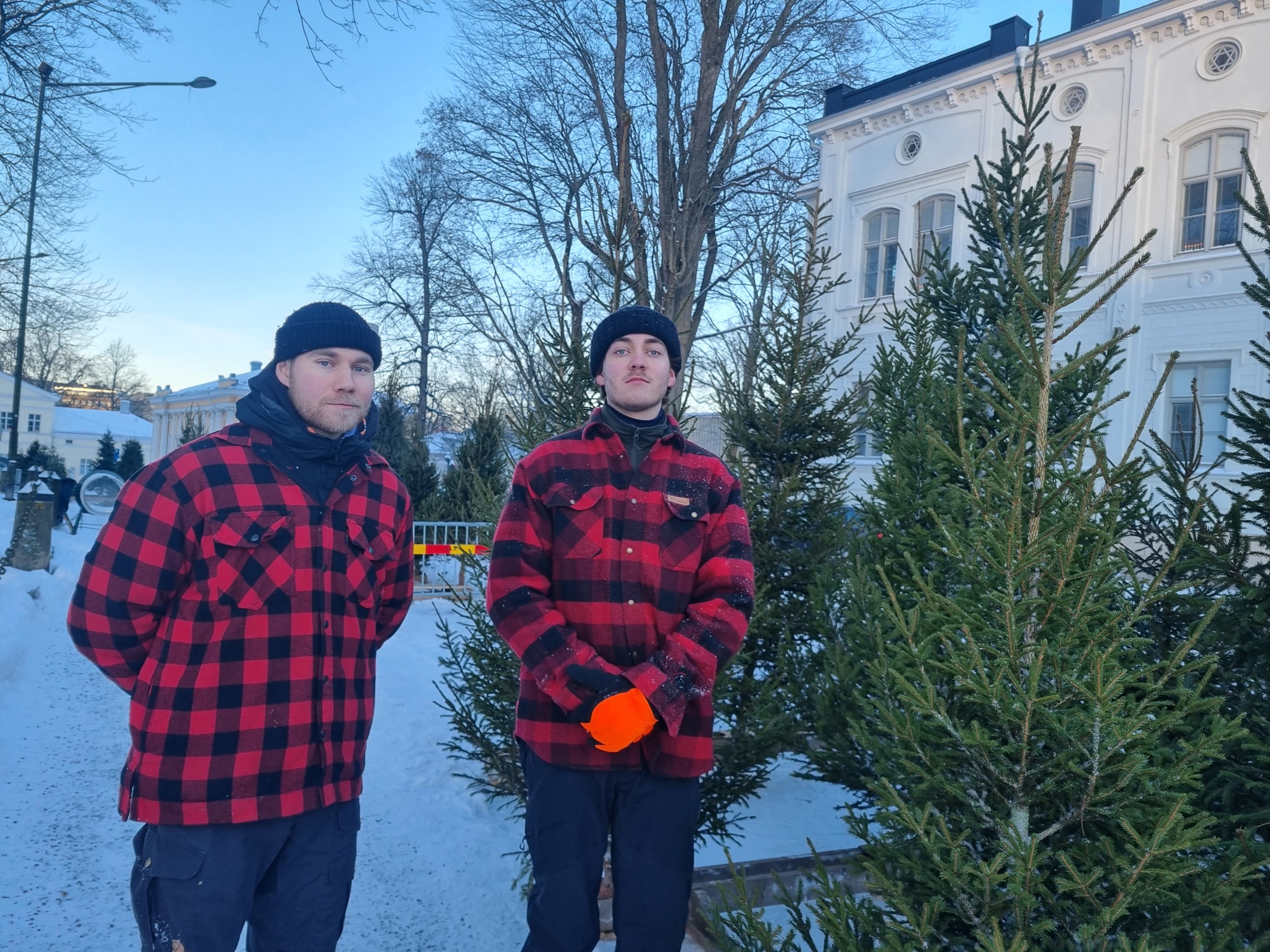 två män