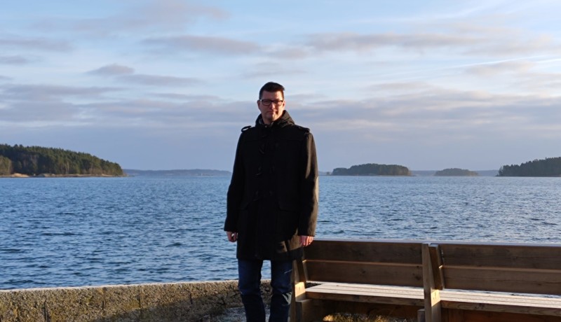 man vid havet
