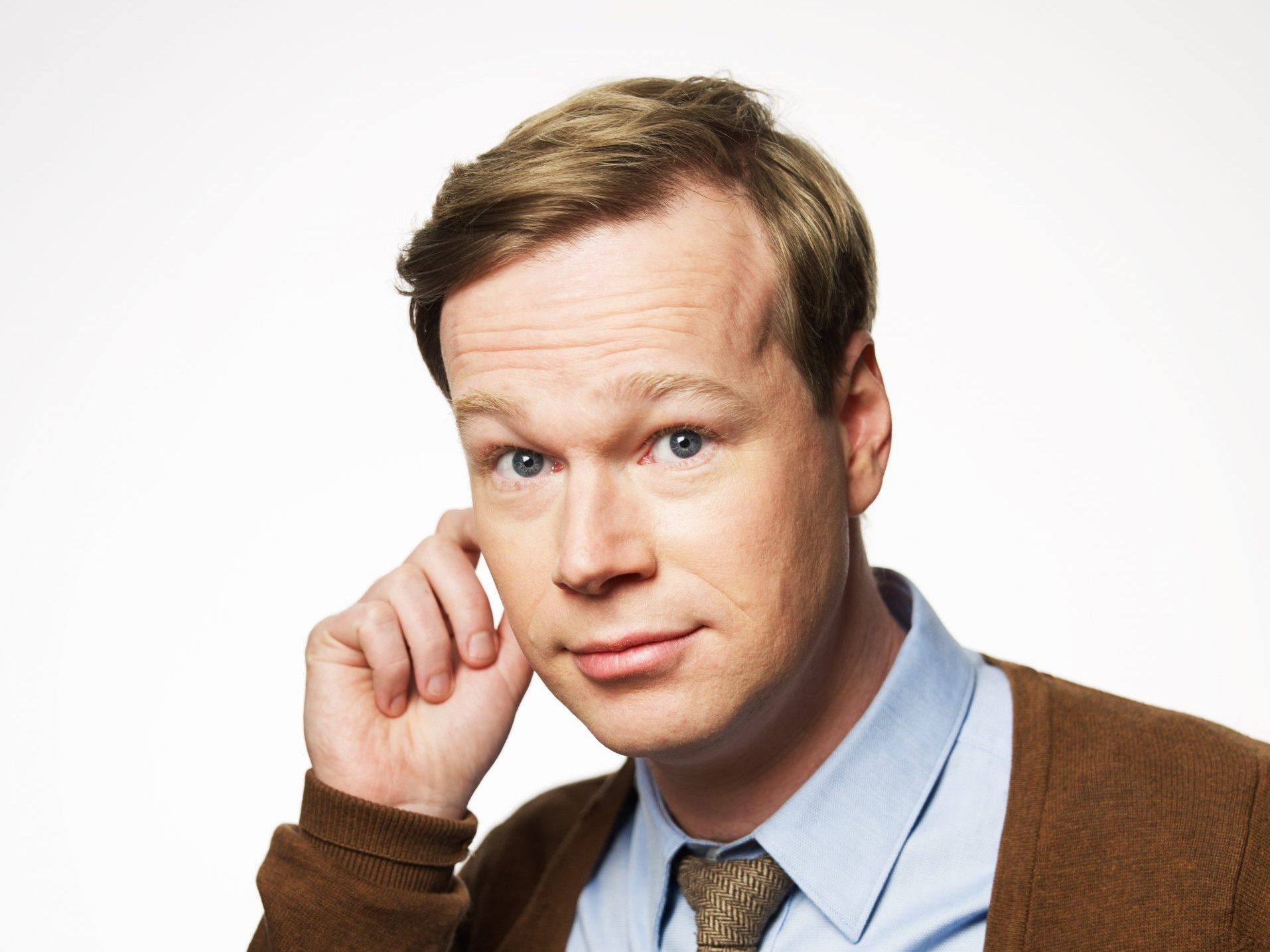 Johan Glans i slips och tröja.