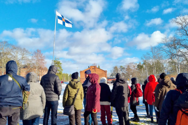 Besökarna var rejält påklädda i det småkyliga vädret.
