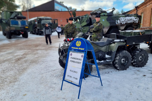 En del av det moderna krigsmaterielet visades upp.