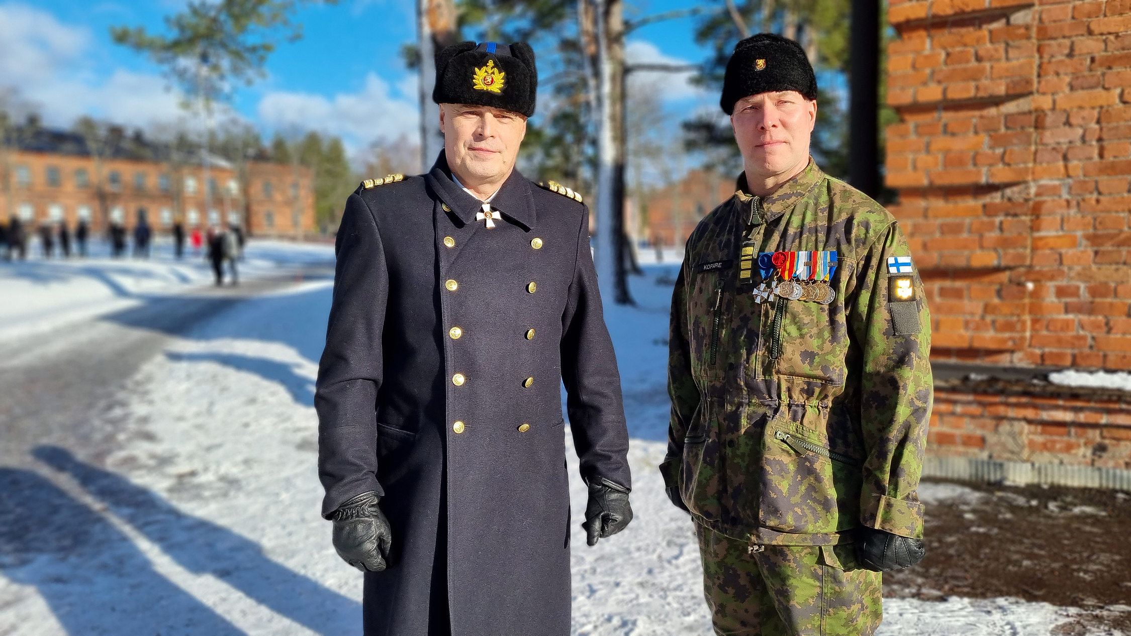 Brigadkommendör Juha Kilpi och blivande brigadkommendör Jyri Kopare inför krigsmannaeden på fredagen.