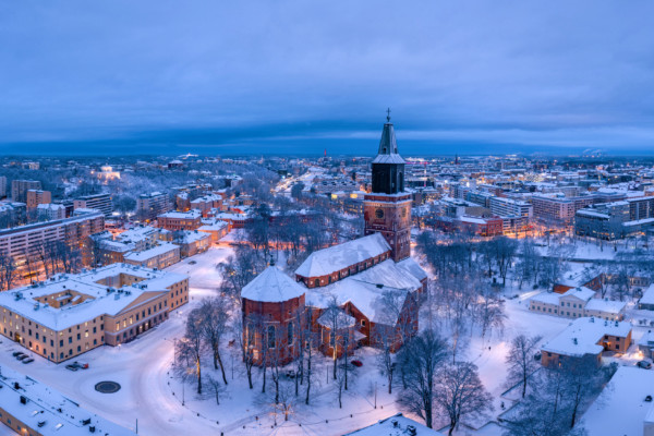 Vintervy över Åbo, med Domkyrkan i mitten.